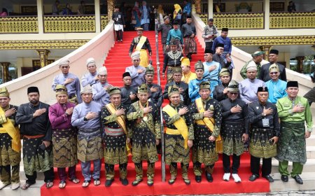 LAM Riau Beri Anugerah Adat Ingatan Budi Kepada Kapolri  Listyo Sigit Prabowo