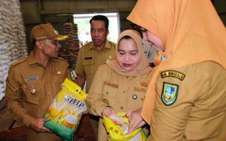 Kasmarni Lepas Penyaluran Bantuan Beras Cadangan Pangan Pemerintah 2025