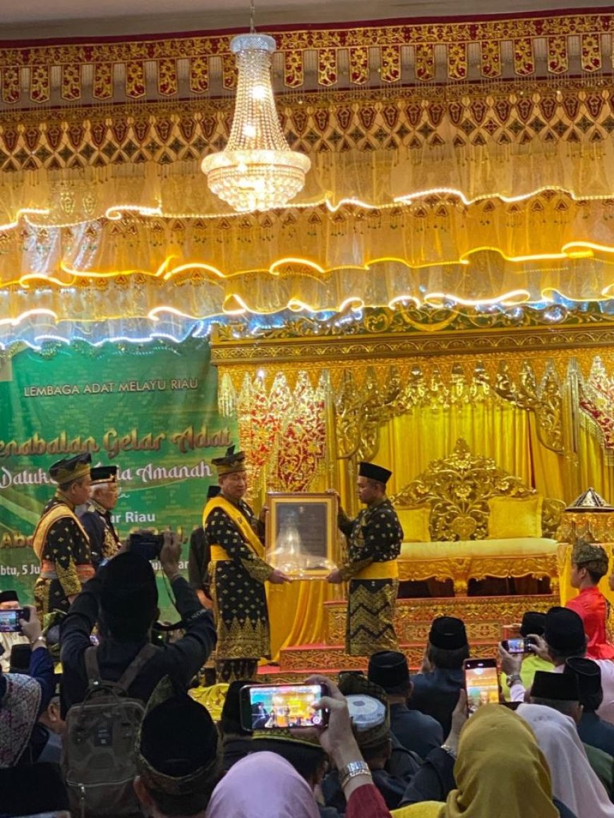 Bupati Bengkalis Berikan Ucapan Selamat Atas Penabalan Gubri Jadi Datuk Seri Setia Amanah Masyarakat Riau