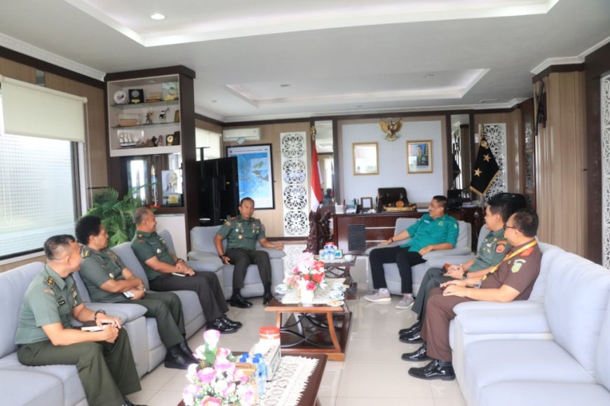 Agoes SP Temui Pangdam XV Pattimura Untuk Pengamanan TNI Di Kejaksaan Tinggi Maluku,