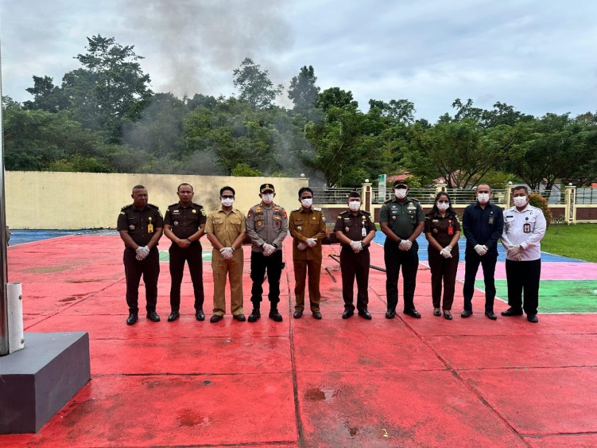 Kejari SBB Maluku Musnahkan Barang Bukti Inkracht