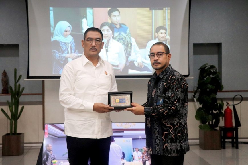 Kejati Maluku dan Pimpinan PT. PLN (Persero) se-Indonesia Teken MoU Pembanghnan Ketenagalistrikan Bersama Kejagung