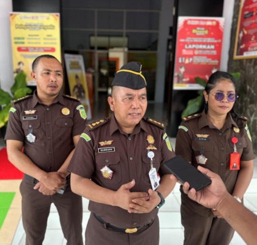 Plt. Kajari SBB Sampaikan Perkembangan Penanganan Dugaan Tipikor Pengelolaan DD/ADD Desa Hatunuru