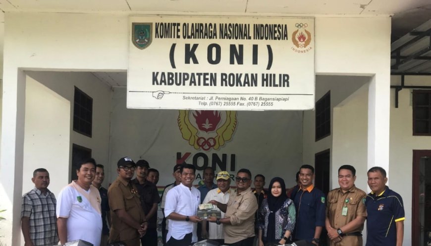 Syamsuri Serahkan Jabatan Ketua KONI Rohil Kepada Yang Baru Riwansyah