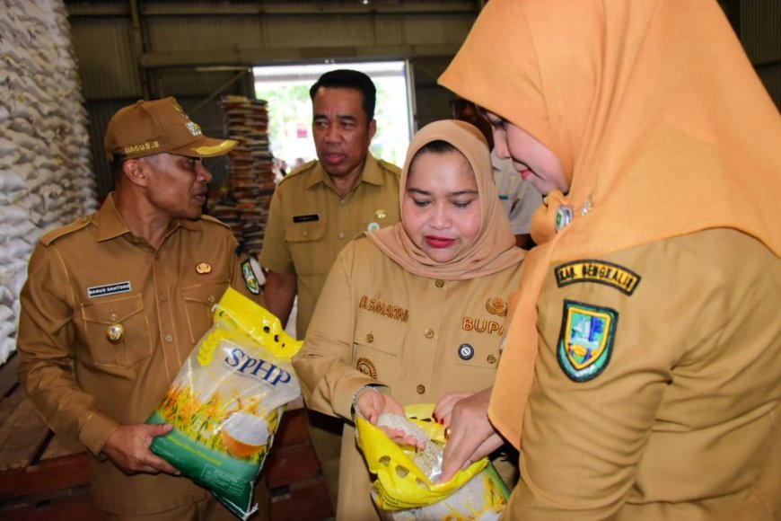 Kasmarni Lepas Penyaluran Bantuan Beras Cadangan Pangan Pemerintah 2025