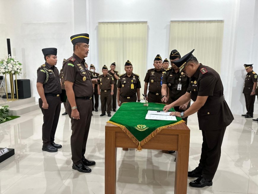 Kajati Maluku Lantik Anto Widi Nugroho Jadi Kejari Seram Bagian Barat