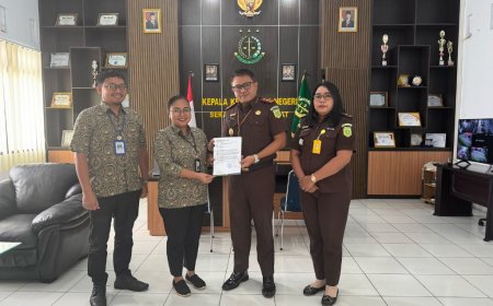 Kajari Seram Bagian Barat Terima Langsung Delapan SKK dari BPJS Kesehatan Penanganan Tunggakan Iuran Badan Usaha