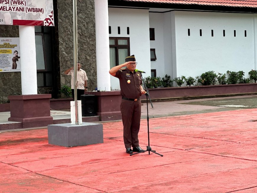 Kajari SBB Gaungkan Semangat Kemerdekaan dan Komitmen WBK Saat Pimpin Apel Senin Pagi