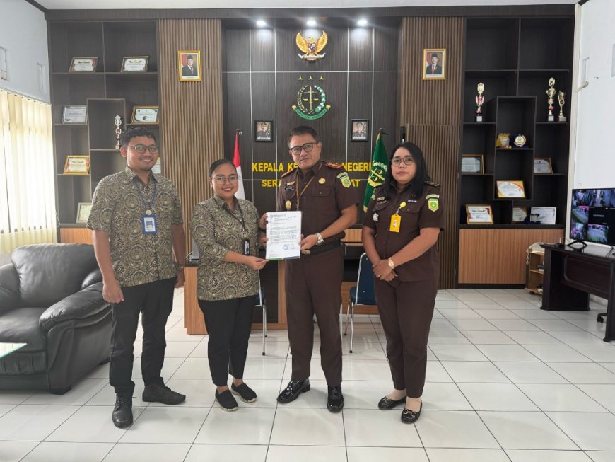 Kajari Seram Bagian Barat Terima Langsung Delapan SKK dari BPJS Kesehatan Penanganan Tunggakan Iuran Badan Usaha
