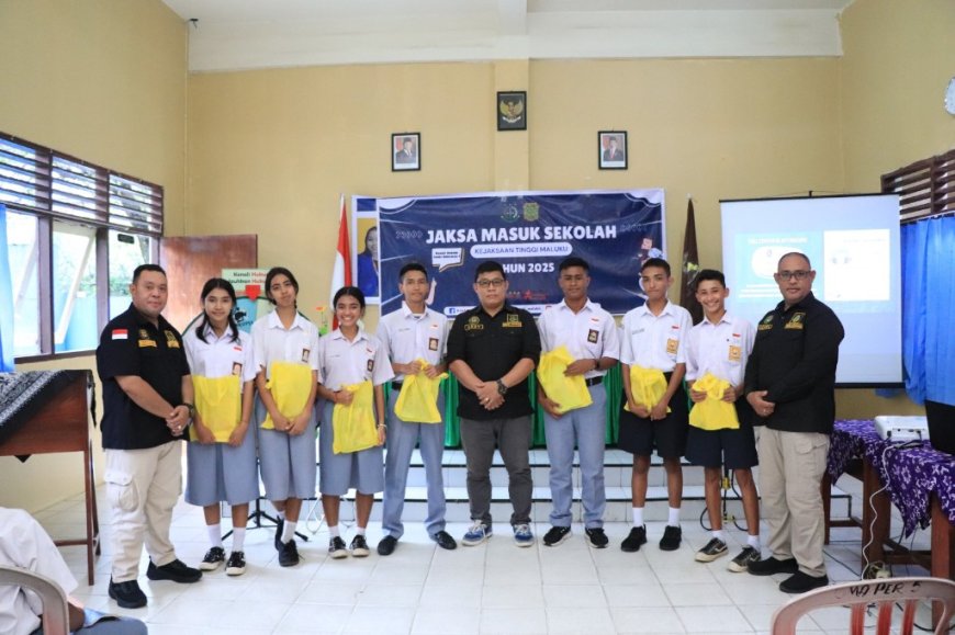 Kejati Maluku Sasar SMAN 6 dan SMA Pertiwi Ambon Cegah Bullying dan Penyalahgunaan Medsos