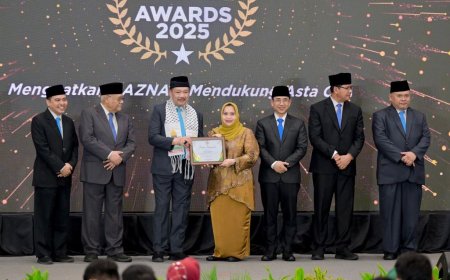 Kasmarni Terima Penghargaan BAZNAS Award 2025 Bukti Dukungan Pemda Bengkalis Bersinergi