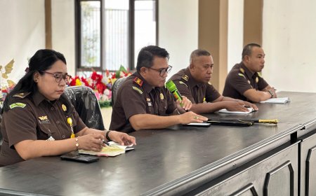 Kajari SBB Gelar Rapat Staf AA Monitoring dan Evaluasi Capaian Kinerja