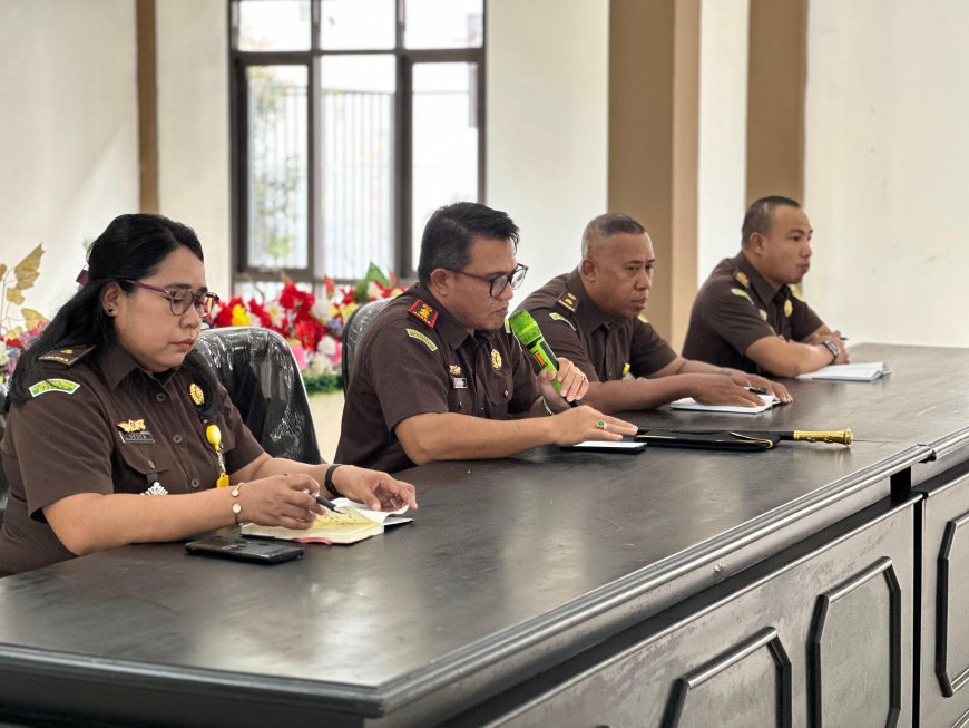 Kajari SBB Gelar Rapat Staf AA Monitoring dan Evaluasi Capaian Kinerja