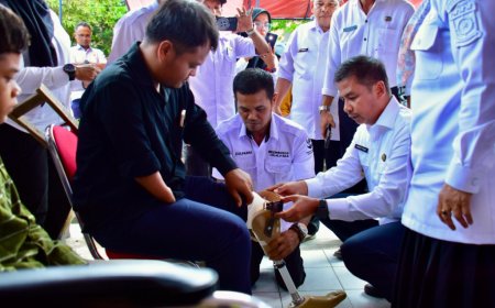Ahmad Yadi Terima Kaki Palsu Dari Bupati Kampar Senangnya Bukan Main