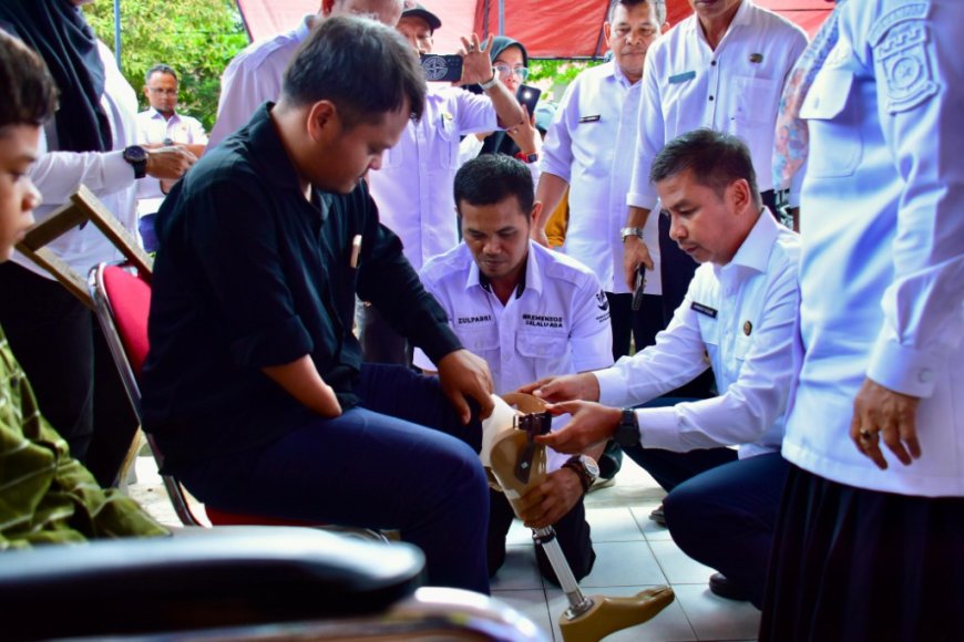 Ahmad Yadi Terima Kaki Palsu Dari Bupati Kampar Senangnya Bukan Main