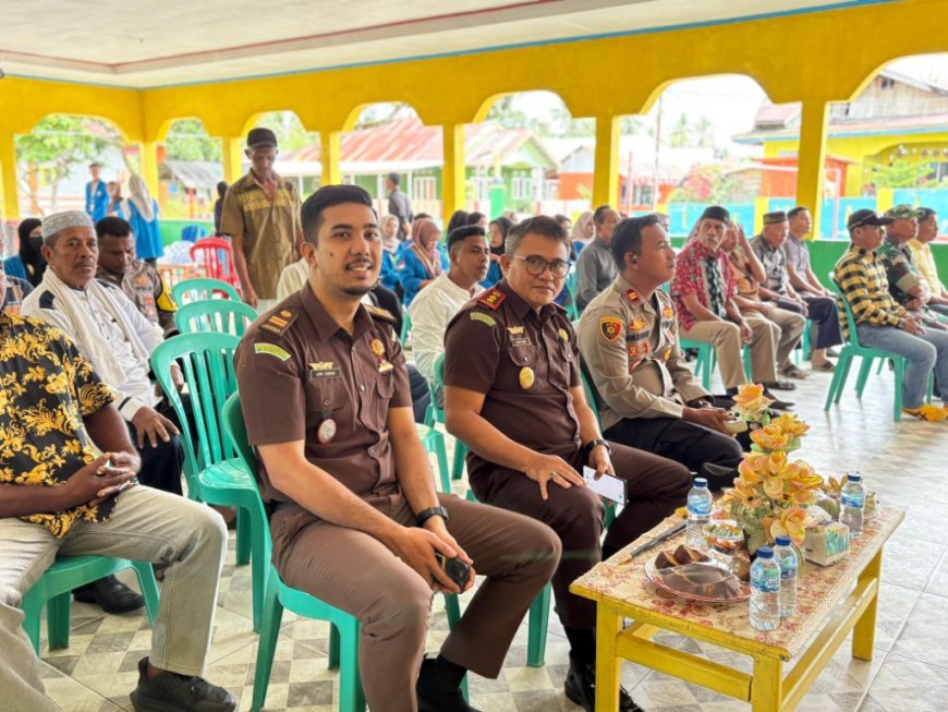 Kajari SBB Beri Penyuluhan Hukum Gratis Bagi Mahasiswa KKN Unpatti dan Warga Dusun Pelita Jaya