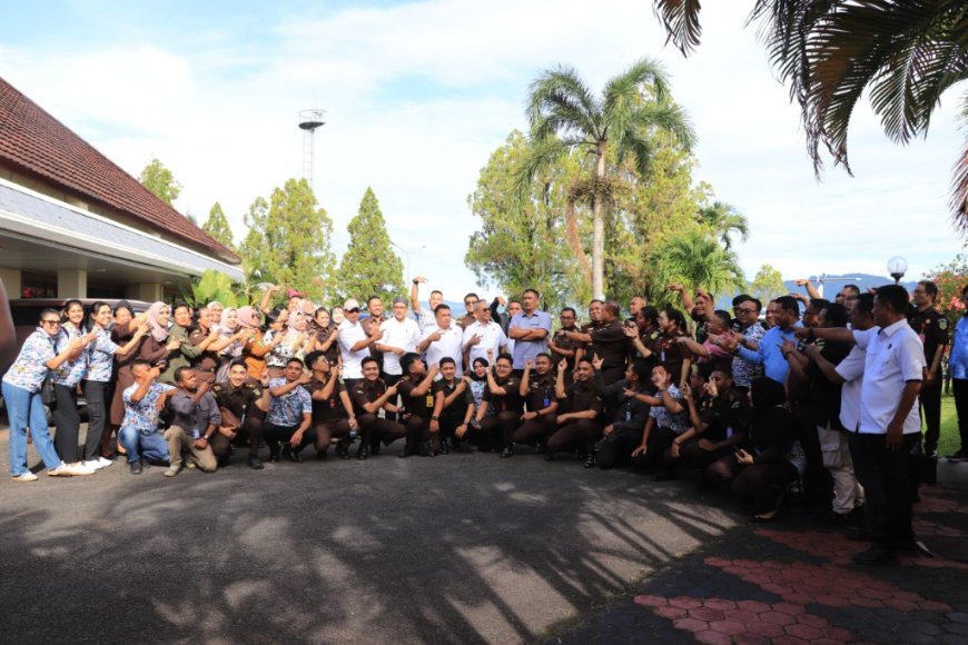 Keberangkatan Agoes SP Tinggalkan Bumi Raja-raja Dilepas Dengan Penuh Haru