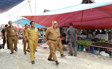 Sekda Siak Akan Sampaikan Keluh Kesah Pedagang Pasar Sialang Sakti Kepada Bupati Siak
