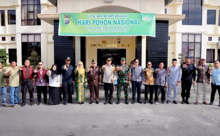 Jhoni Charles Ikut Tanam Pohon Bersama Kapolres Rohil Pada Peringatan Hari Pohon Nasional