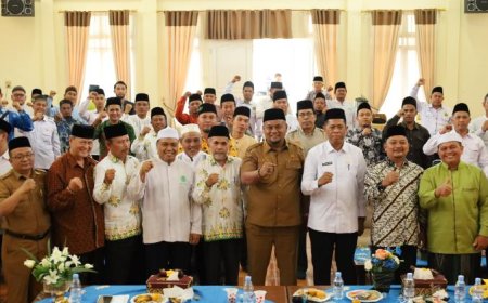 WabupSiak Syamsurizal Sebut Khatib dan Dai Adalah Sosok Teladan Akhlak dan Penggerak Persatuan Umat