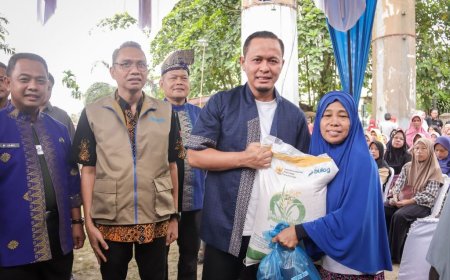 Pemko Pekanbaru Salurkan Bantuan Beras dan Minyak Goreng Untuk  18.998 Kepala Keluarga