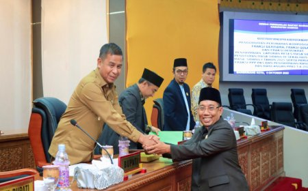 Ahmad Taridi Bersama Anggota DPRD Kampar Dengarkan Dengan Seksama Pidato Bupati Kampar Tentang KUA PPAS 2026