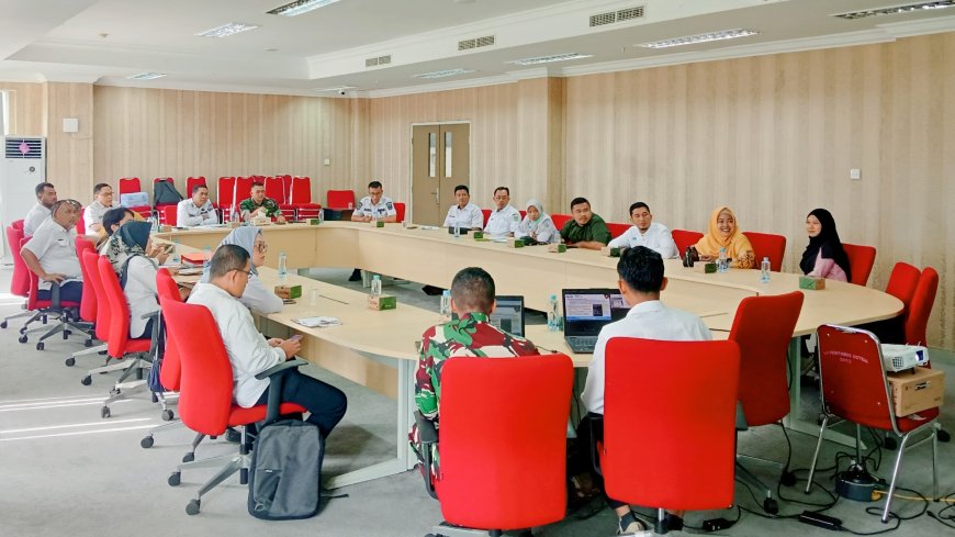 Wakil Bupati Rokan Hilir Jhony Charles Pimpin Rapat Evaluasi Percepatan Pembangunan Koperasi Merah Putih