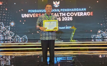 Wawako Pekanbaru Terima Penghargaan UHC Awards Kategori Madya