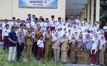 Misharti Tinjau SD Rusak dan Terkendala Listrik di Kampung Baru