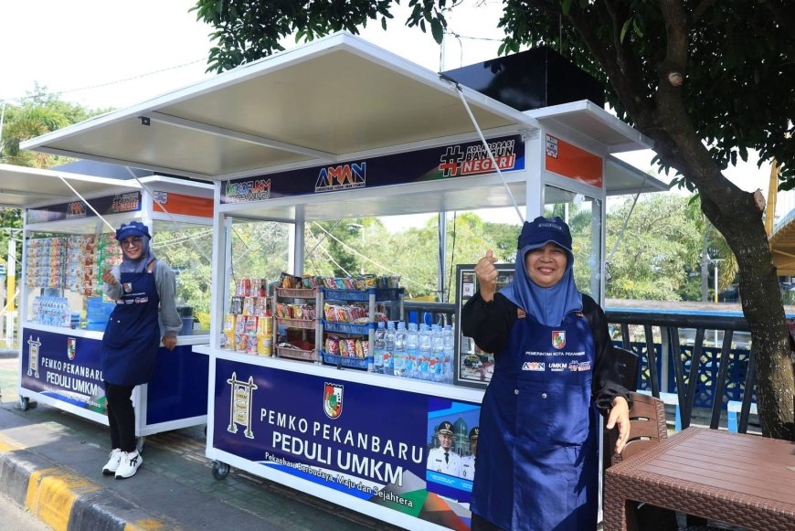 Wali Kota Pekanbaru Dukung UMKM Lewat Bantuan Belasan Gerobak