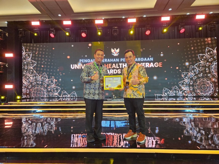 Wawako Pekanbaru Terima Penghargaan UHC Awards Kategori Madya