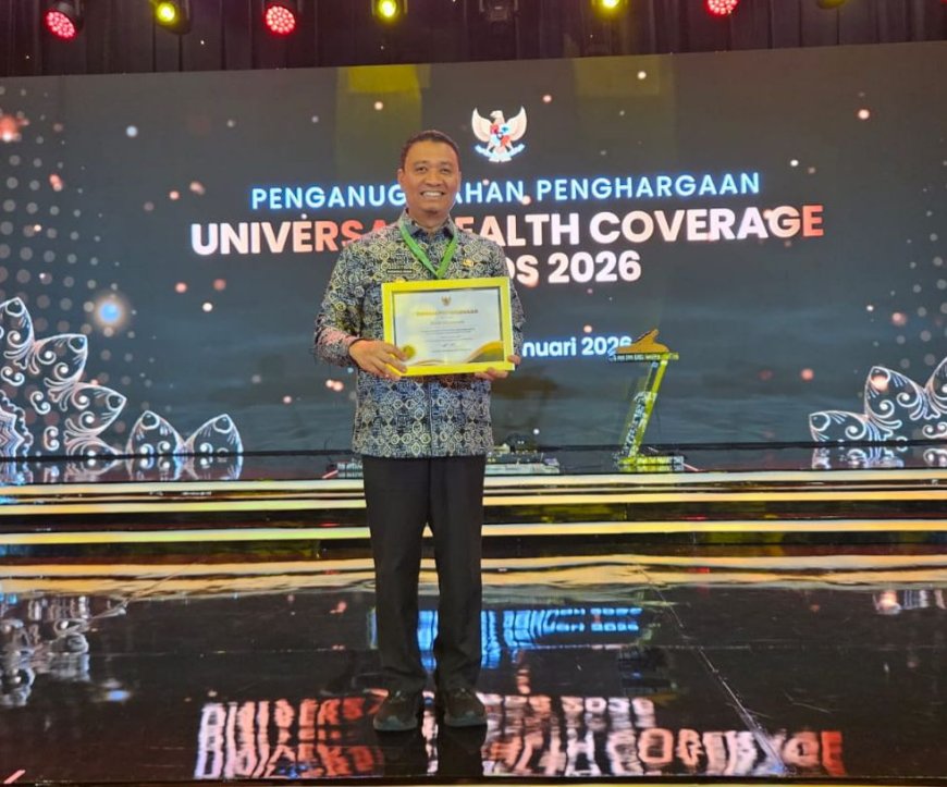 Wawako Pekanbaru Terima Penghargaan UHC Awards Kategori Madya