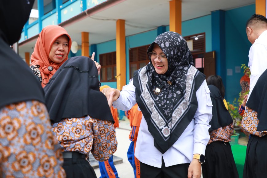 Bupati Siak Beri Seragam Sekolah Gratis Program Baznas