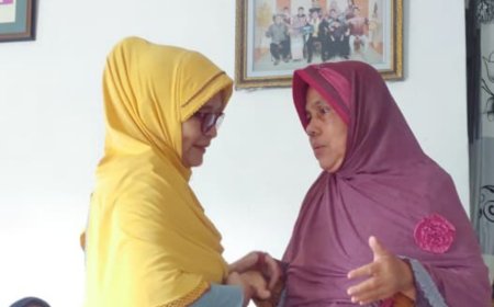 Pengurus Majelis Taklim Babul Husna Desa Salo Jenguk Jamaah yang Tertimpa Musibah 