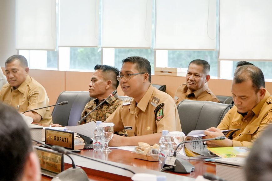 Terima Laporan BPK Wabup Jhony Charles Bahas Sarpras Pendidikan