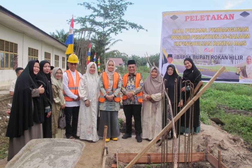 Perkuat Pendidikan Agama, Bupati Rohil Bistamam Letakkan Batu Pertama Ponpes As Salaam di Rantau Bais