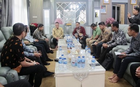 Benahi Manajemen PT SPRH Bupati Rohil Gelar Rapat Darurat