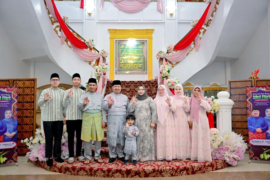 Bupati Bengkalis Open House Sapa Warga Hari Lebaran