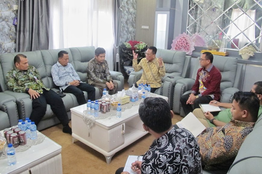 Benahi Manajemen PT SPRH Bupati Rohil Gelar Rapat Darurat