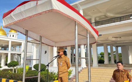 Pimpin Apel Sekda Rohil Tegaskan Disiplin Pakaian Dinas