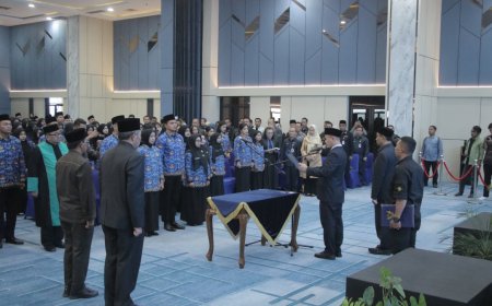 Lantik 200 PNS Dan 104 Pejabat Fungsional Wako Pekanbaru Tekankan Disiplin