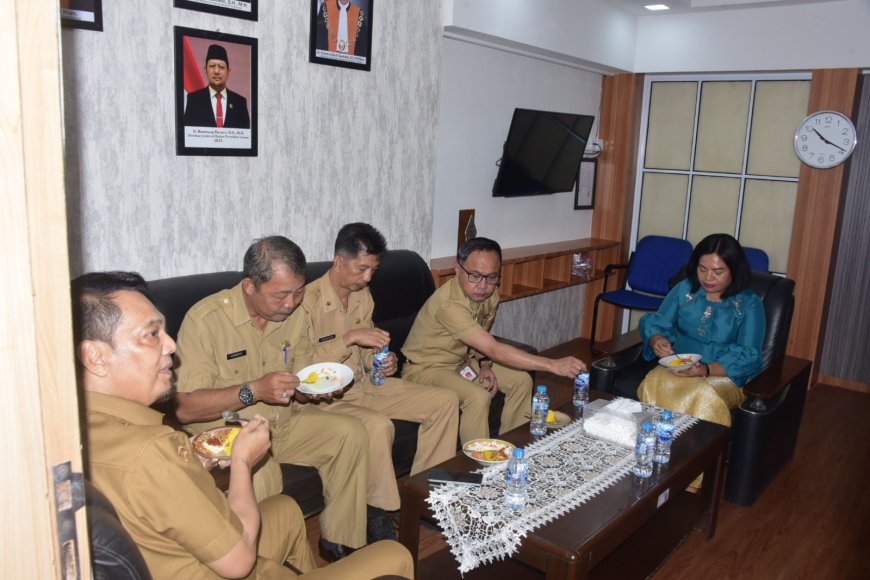 Momen Hangat Bupati Bengkalis Ucap Selamat Ultah PN