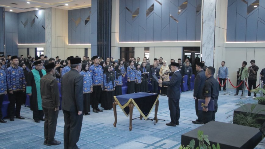 Lantik 200 PNS Dan 104 Pejabat Fungsional Wako Pekanbaru Tekankan Disiplin