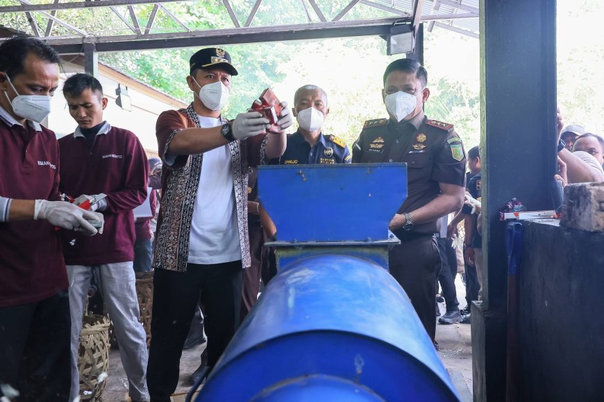 Optimalisasi Rumah Kompos Tekan Volume Sampah Di TPA Muara Fajar