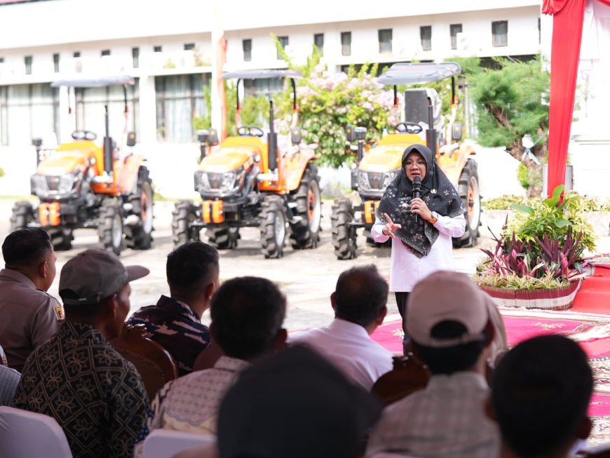 Siak Terima 20 Traktor Roda 4 Bupati Afni: Ini Janji Kementan, Dorong Modernisasi Pertanian