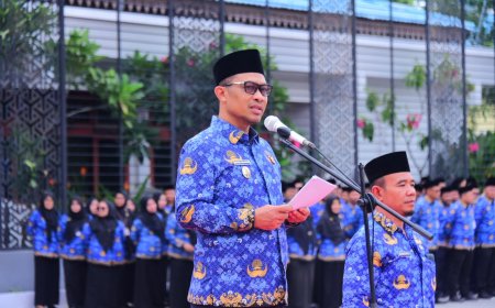 Pemkab Bengkalis Beri Penghargaan Insan Pendidikan Di Apel Hardiknas