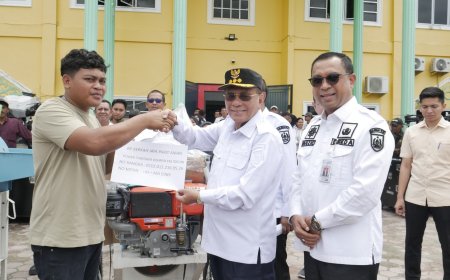 Salurkan Alat Pertanian Bupati Rokan Hilir Apresiasi Kementerian Pertanian