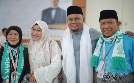 Kepulangan Jemaah Haji Kloter BTH-12: Wakil Bupati Siak dan PPIH Sambut Hangat 252 Jemaah di Batam