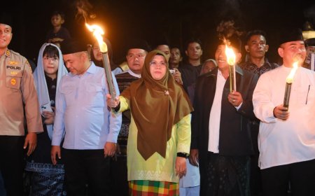 Semarak Malam 1 Muharam, Bupati Siak Hidupkan Kembali Tradisi Pawai Obor di Kota Pusaka
