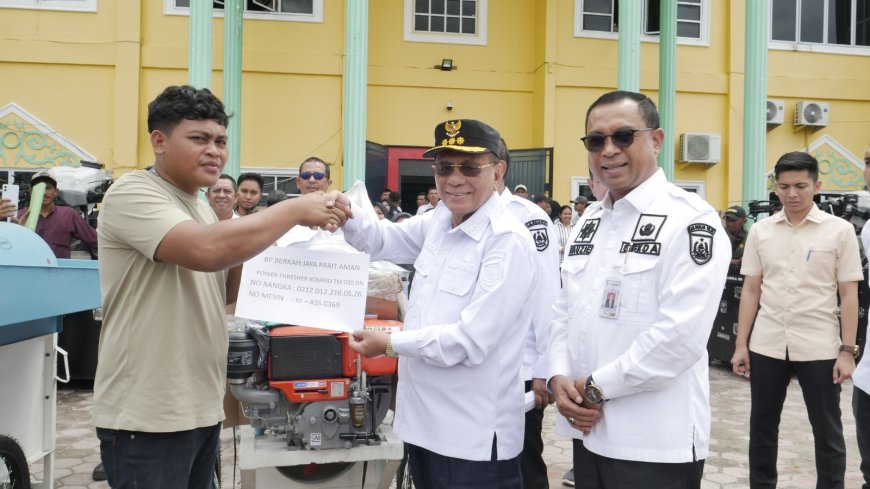 Salurkan Alat Pertanian Bupati Rokan Hilir Apresiasi Kementerian Pertanian